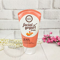 Увлажняющая йогуртовая пенка для умывания Facial Yogurt Smooth (Berry Essence), 120 мл