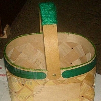 Корзинка из шпона круглая плетеная с декором