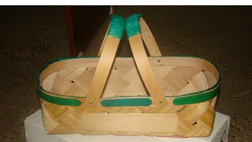 Veneer basket with two handles and decor, photos, reviews, use