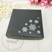 Коробка Квадро черная с тиснением Снежинки