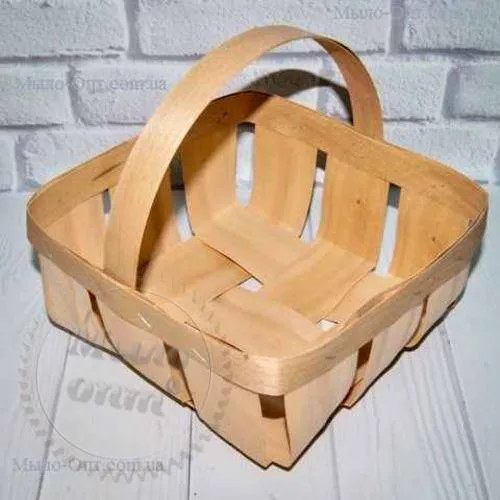 Корзинка из бука квадрат с ручкой малая