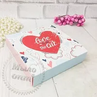 Коробка для 9 цукерок Love is in the air