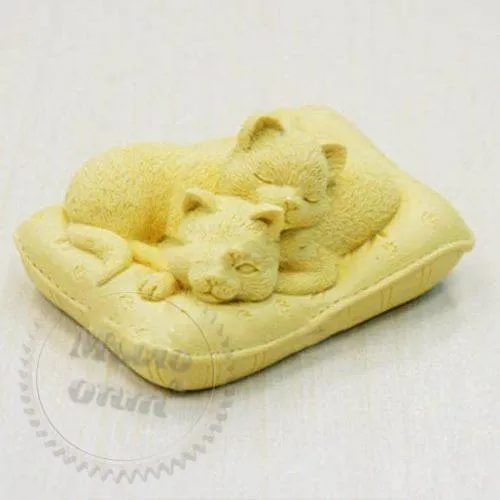 Силіконова форма 3D Кошечки на подушці 256.14 грн. рейтинг ⭐⭐⭐⭐⭐ Мило Опт