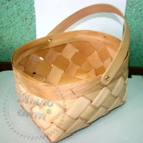 Корзинка из шпона Круглая корзинка с ручкой