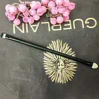 Double eyeshadow brush with applicator