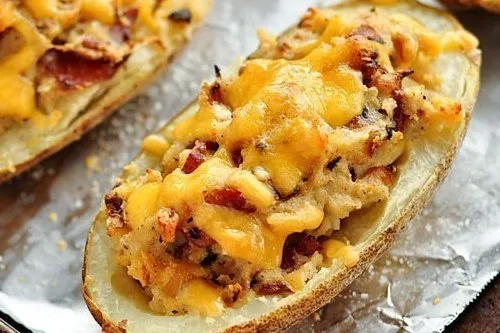 Potato baked with ham and garlic sauce, photo Potato baked with ham and garlic sauce, photo